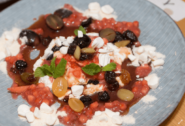 Burrata auf Fruchtspiegel mit Traubensalat - ÖKGV – Österreichischer ...