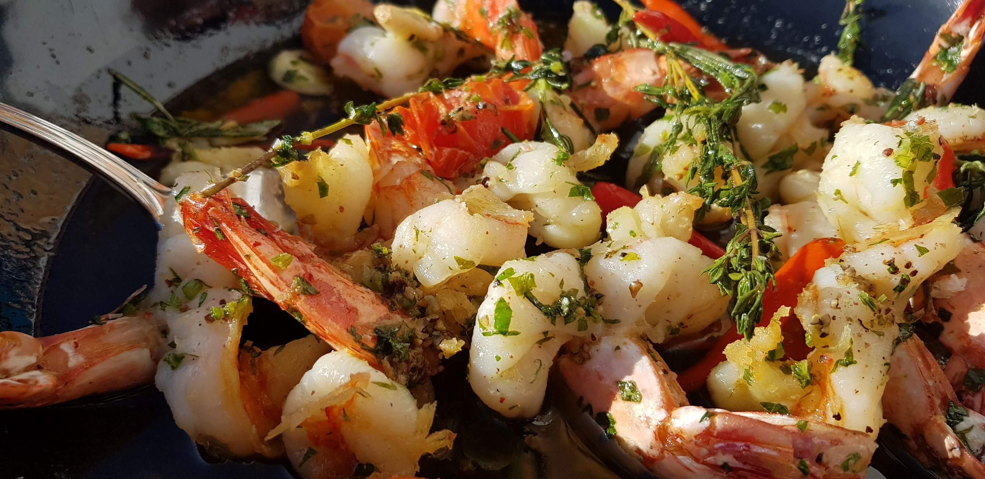 Garnelenpfanne mit frischen Kräutern und Knoblauch - ÖKGV ...