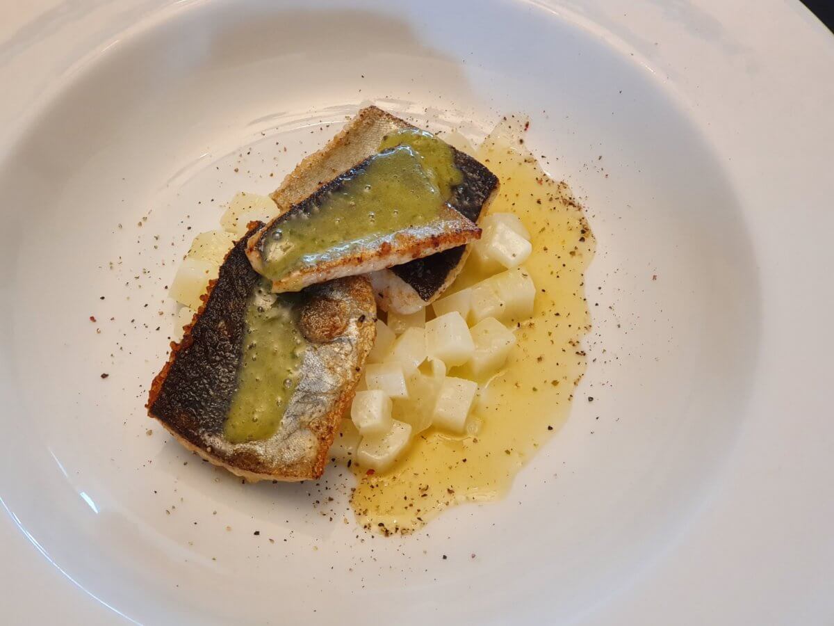 Reinanke auf Kohlrabigemüse, Kumquatsauce und Hugo-Brennessl-Sauce ...