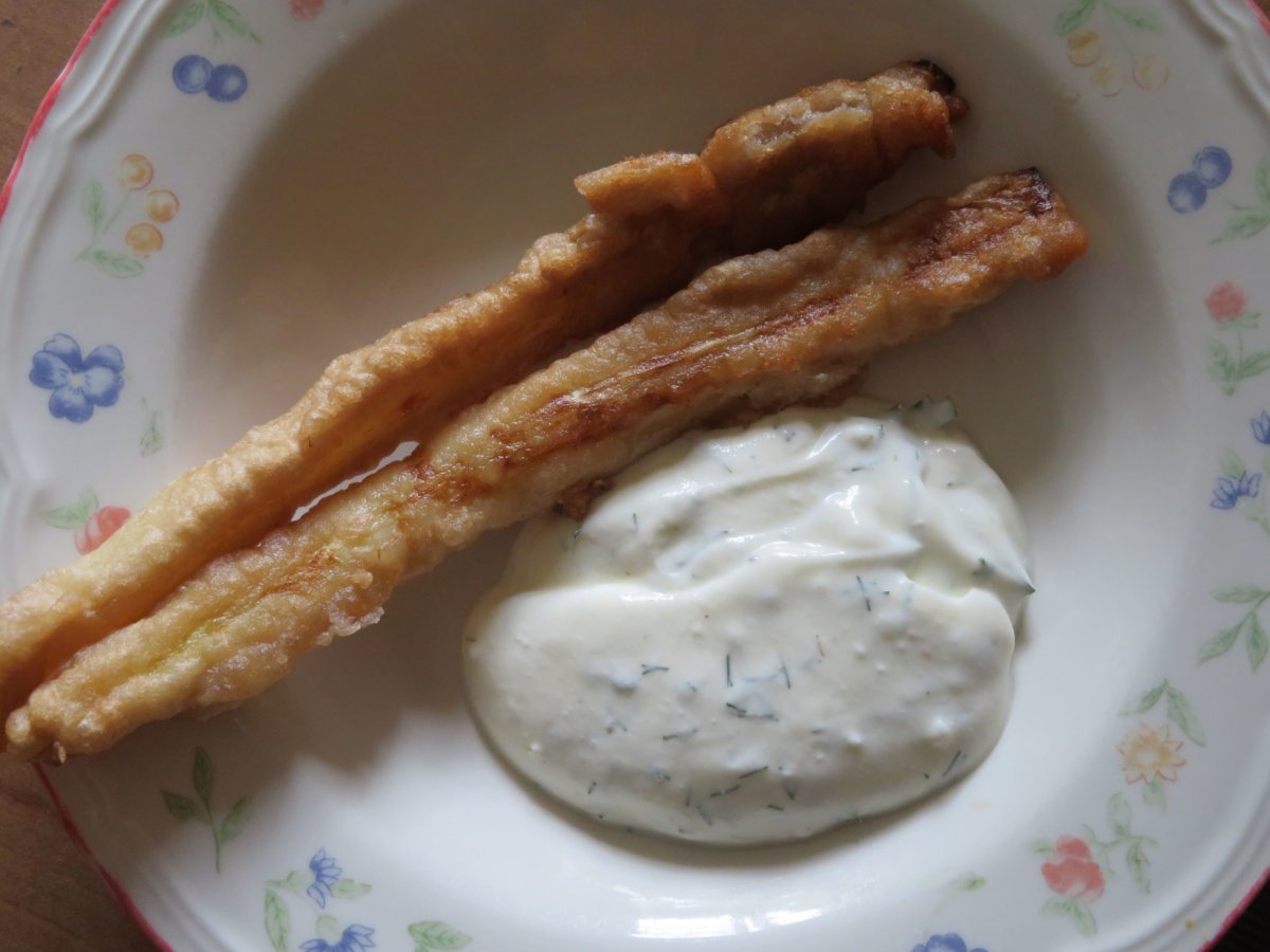 Spargel im Backteig mit Joghurt-Kräuter-Dip - ÖKGV – Österreichischer ...