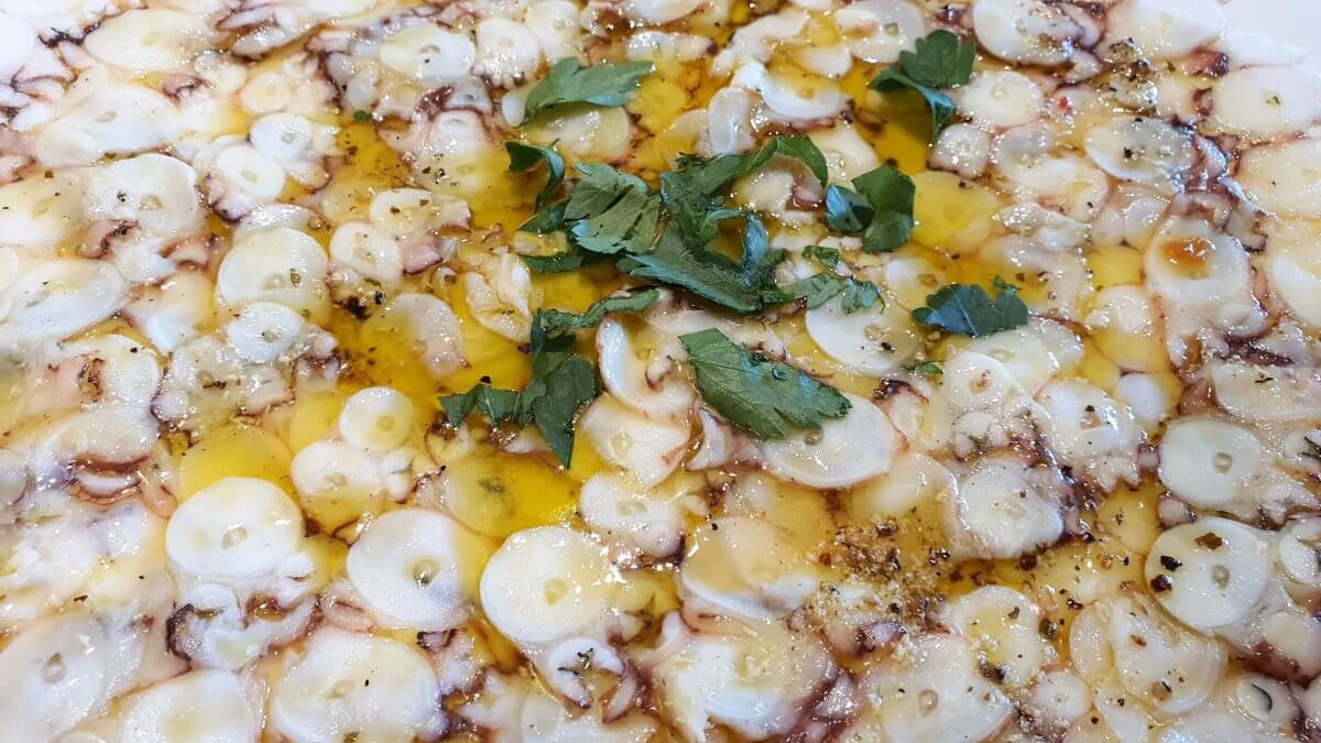 Octopuscarpaccio mit Zitronenvinaigrette - ÖKGV – Österreichischer Koch ...